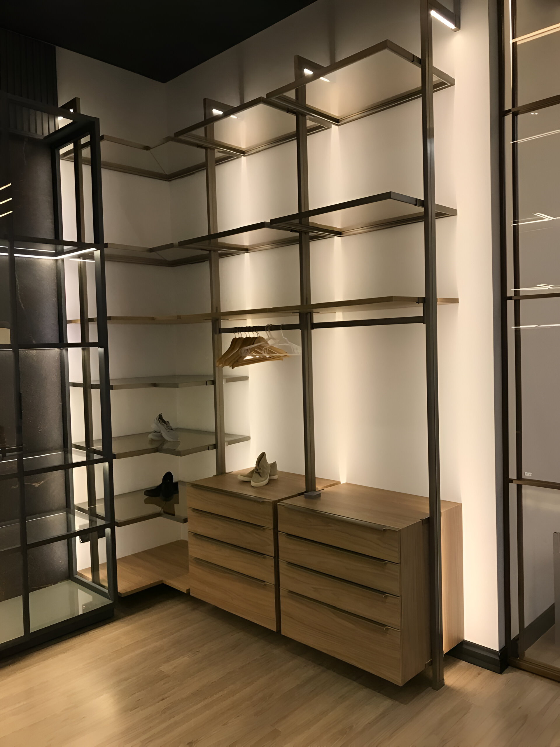 Vestidor con iluminación led y cajones de madera