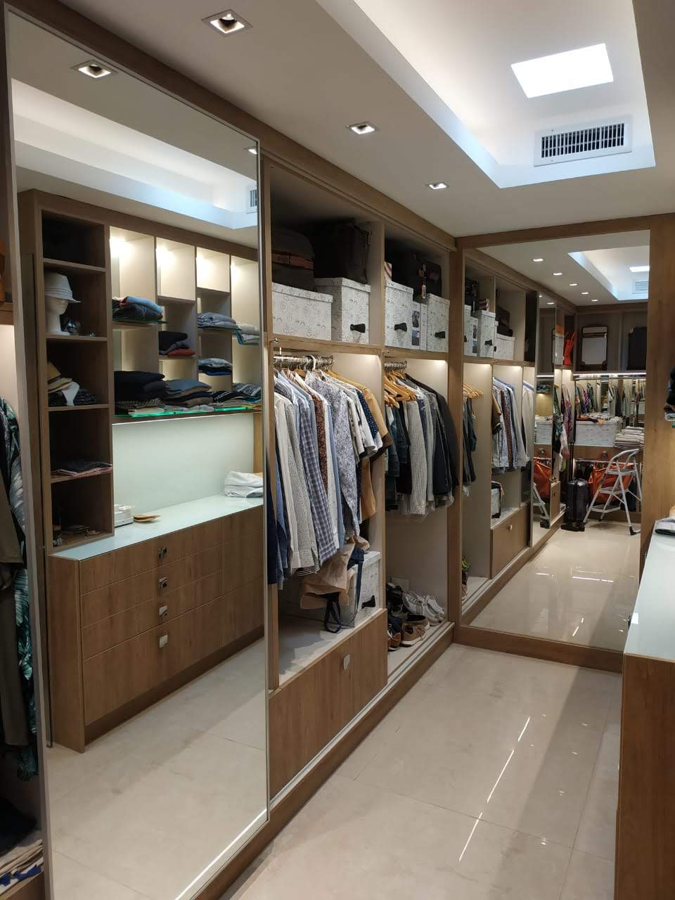 Vestidor local plakart